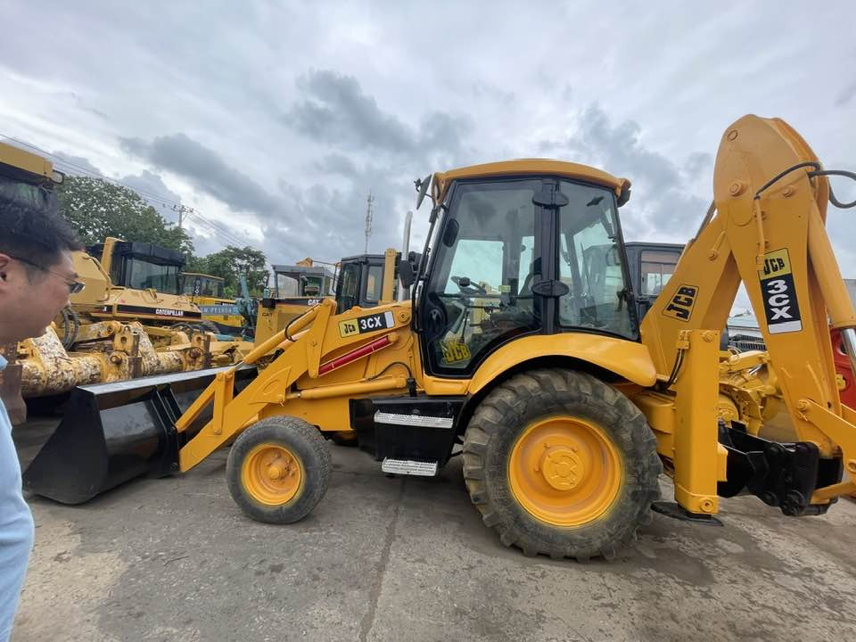 JCB 3CX - Екскаватор-навантажувач: фото 1 JCB 3CX - Екскаватор-навантажувач: фото 1
