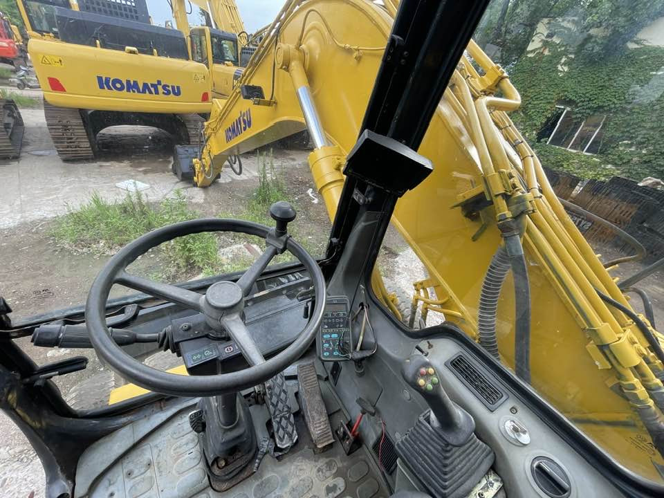 Komatsu PC160LC - Колісний екскаватор: фото 2 Komatsu PC160LC - Колісний екскаватор: фото 2