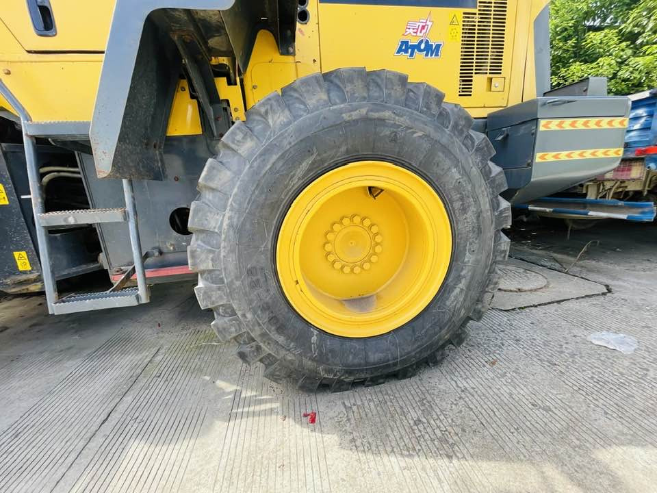 Komatsu WA320 - Колісний навантажувач: фото 5 Komatsu WA320 - Колісний навантажувач: фото 5