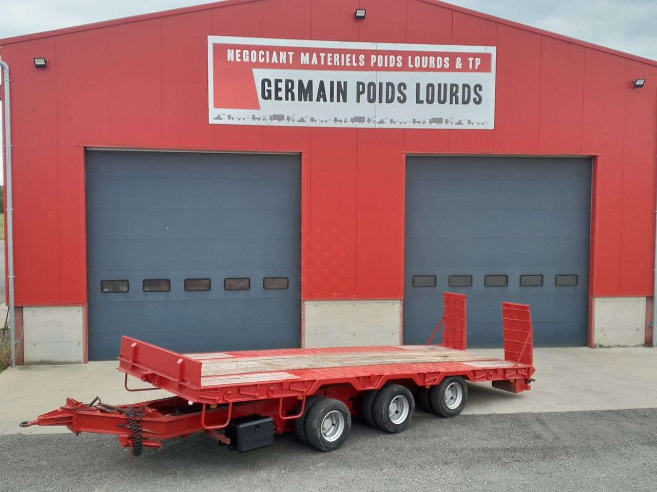 Louault 3 essieux centraux 31t500 basculent plant carrier / low loader Trailer - Низькорамна платформа причіп: фото 1 Louault 3 essieux centraux 31t500 basculent plant carrier / low loader Trailer - Низькорамна платформа причіп: фото 1