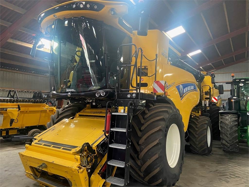 New Holland CR9.90 ST.V EU AMEA - Зернозбиральний комбайн: фото 1 New Holland CR9.90 ST.V EU AMEA - Зернозбиральний комбайн: фото 1