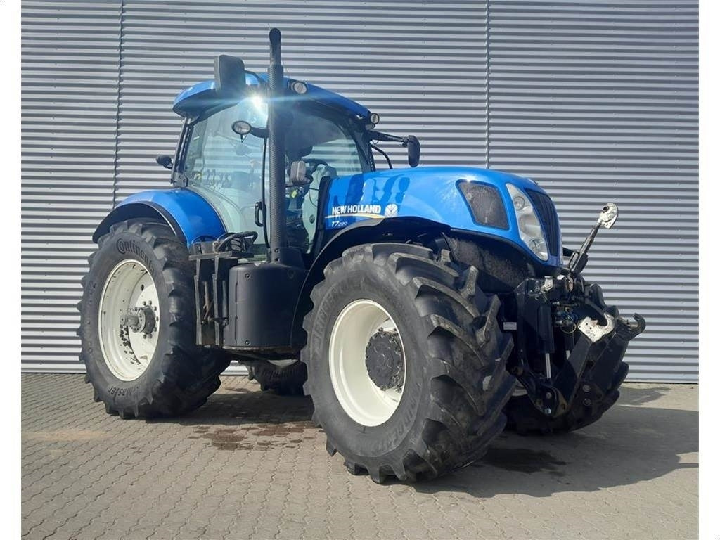 New Holland T7.220 CLASSIC - Трактор: фото 1 New Holland T7.220 CLASSIC - Трактор: фото 1