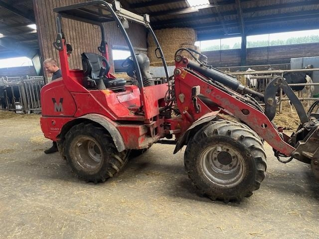 VM Loader 1040 XL - Компактний фронтальний навантажувач: фото 1 VM Loader 1040 XL - Компактний фронтальний навантажувач: фото 1