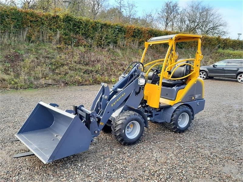 Eurotrac W11 - Компактний фронтальний навантажувач: фото 2 Eurotrac W11 - Компактний фронтальний навантажувач: фото 2