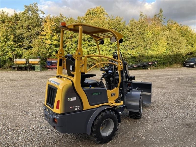 Eurotrac W11 med lang arm, skovl og gafler - Компактний фронтальний навантажувач: фото 3 Eurotrac W11 med lang arm, skovl og gafler - Компактний фронтальний навантажувач: фото 3