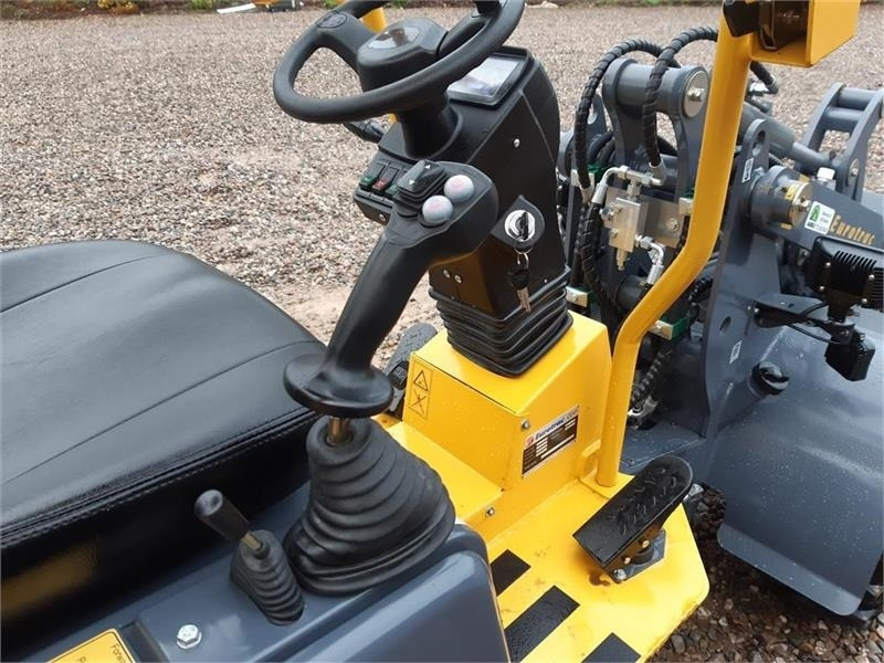 Компактний фронтальний навантажувач Eurotrac W11 med lav tårn: фото 8