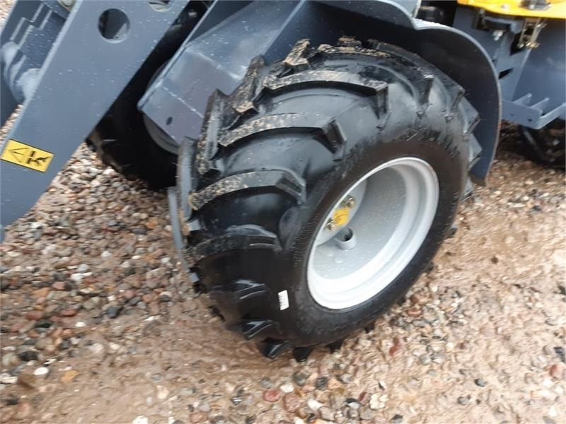 Компактний фронтальний навантажувач Eurotrac W11 med lav tårn: фото 13