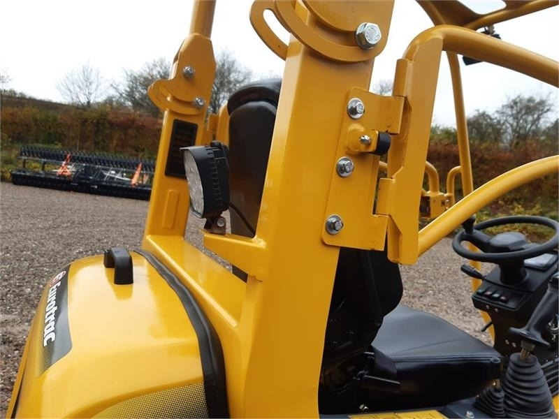 Компактний фронтальний навантажувач Eurotrac W11 med lav tårn: фото 9