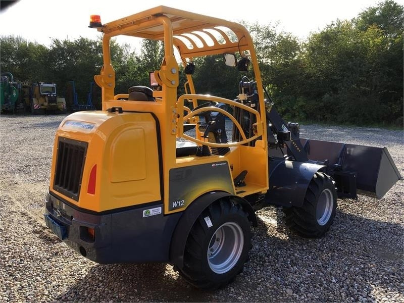 Eurotrac W12 m. lang arm - Компактний фронтальний навантажувач: фото 3 Eurotrac W12 m. lang arm - Компактний фронтальний навантажувач: фото 3