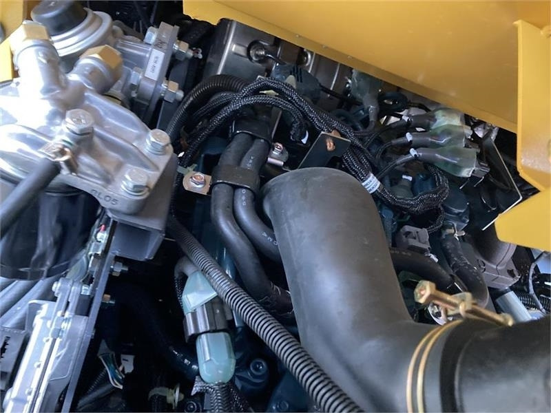 Компактний фронтальний навантажувач Eurotrac W12F XL lang arm: фото 8