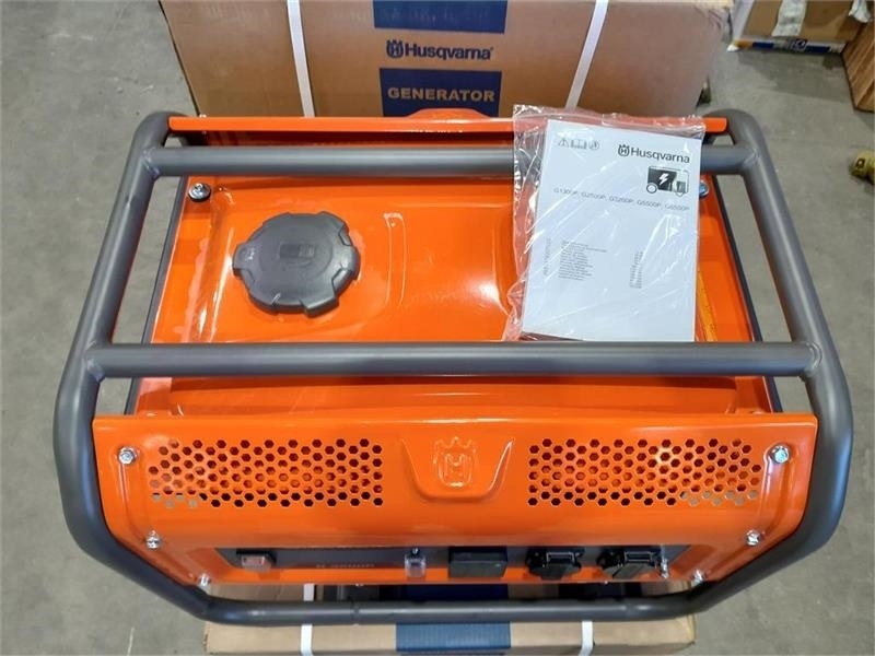 - - - HUSQVARNA G3200P - Електричний генератор: фото 3 - - - HUSQVARNA G3200P - Електричний генератор: фото 3