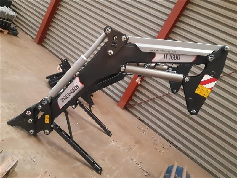 Inter-Tech 1600 - Фронтальний навантажувач для трактора: фото 1 Inter-Tech 1600 - Фронтальний навантажувач для трактора: фото 1