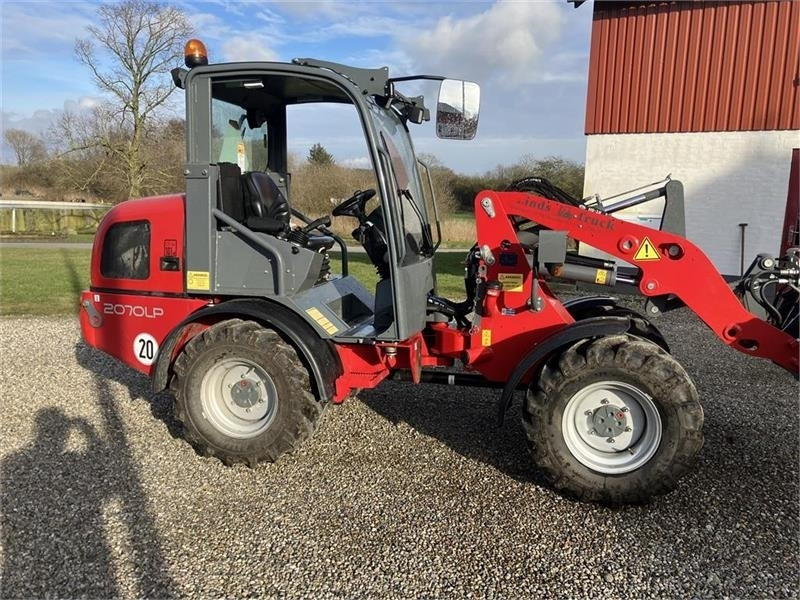 Weidemann 2070 LP - Компактний фронтальний навантажувач: фото 1 Weidemann 2070 LP - Компактний фронтальний навантажувач: фото 1