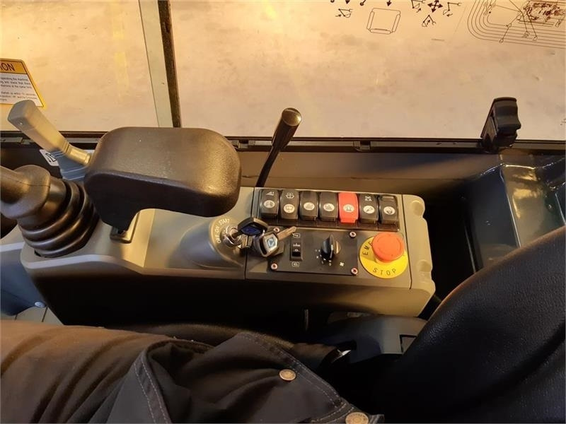 Міні-екскаватор XCMG xe20e: фото 12 Міні-екскаватор XCMG xe20e: фото 12