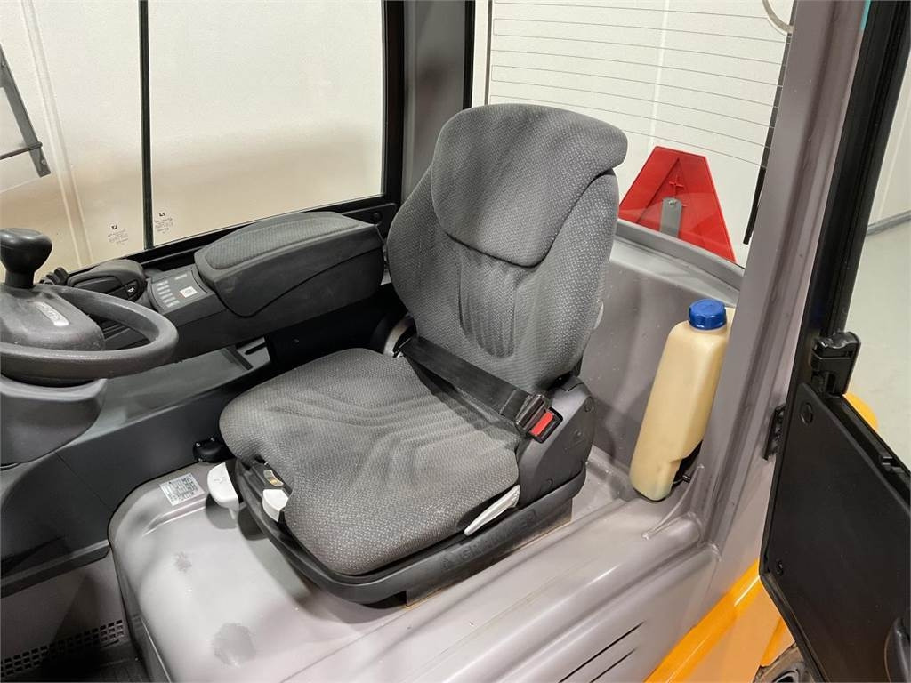 Jungheinrich EFG 320  - Електронавантажувач: фото 5 Jungheinrich EFG 320  - Електронавантажувач: фото 5