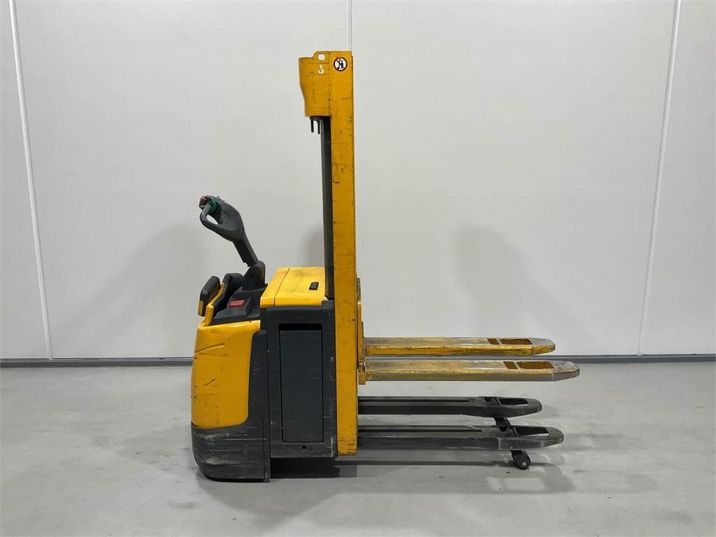 Jungheinrich ERC 212Z - Штабелер: фото 1 Jungheinrich ERC 212Z - Штабелер: фото 1