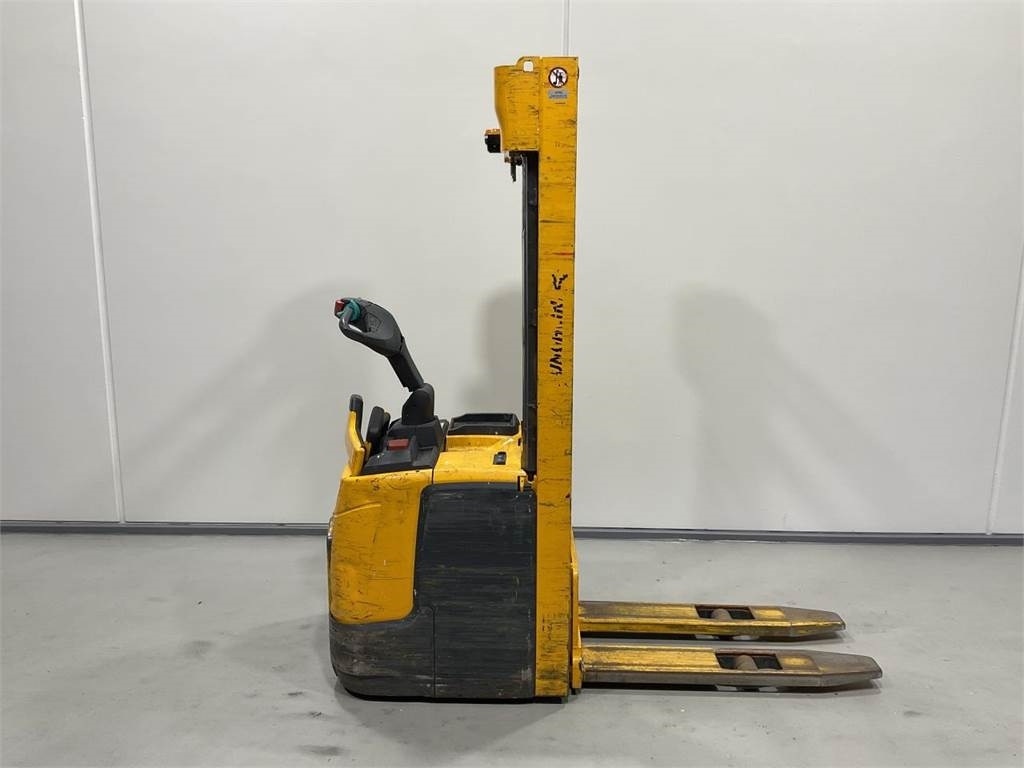 Jungheinrich ERC 214 - Штабелер: фото 1 Jungheinrich ERC 214 - Штабелер: фото 1