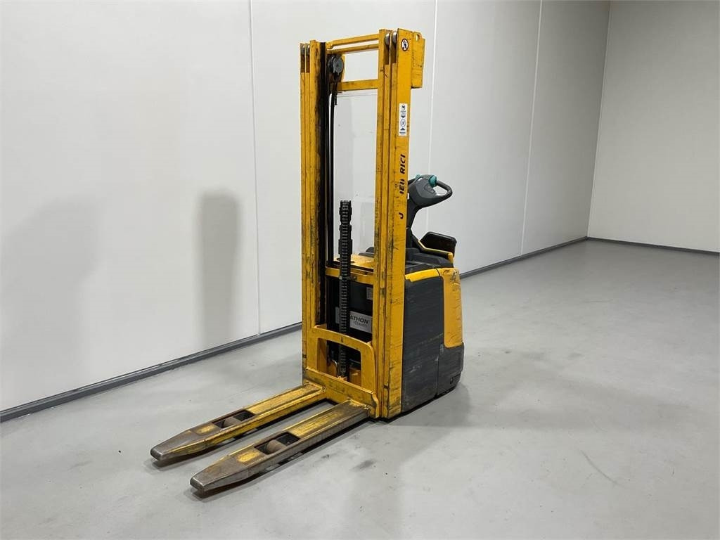 Jungheinrich ERC 214 - Штабелер: фото 4 Jungheinrich ERC 214 - Штабелер: фото 4