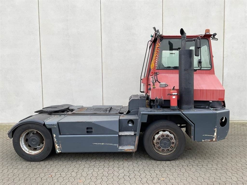 Kalmar TT2000 - Термінальний трактор: фото 1 Kalmar TT2000 - Термінальний трактор: фото 1
