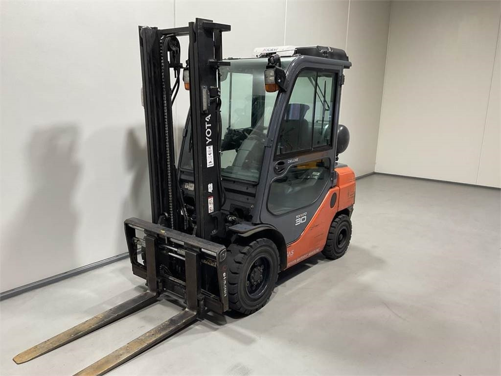 Toyota 02-8FGF30 - Газовий навантажувач: фото 4 Toyota 02-8FGF30 - Газовий навантажувач: фото 4