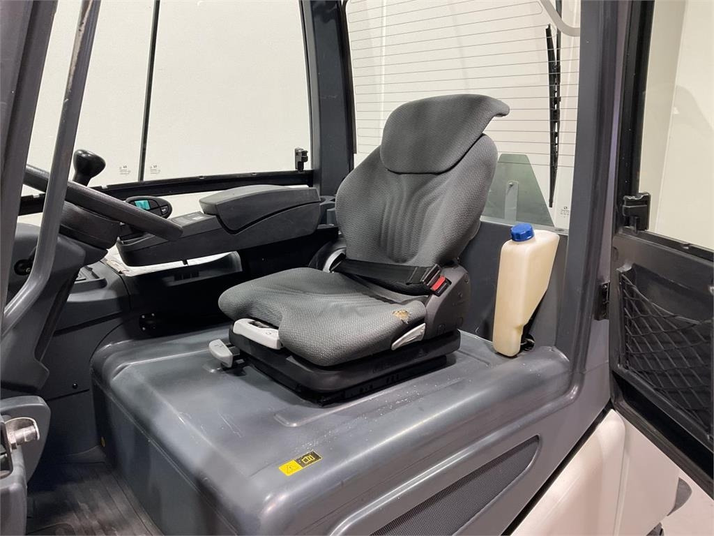 UniCarriers EP45C 2 - Електронавантажувач: фото 5 UniCarriers EP45C 2 - Електронавантажувач: фото 5