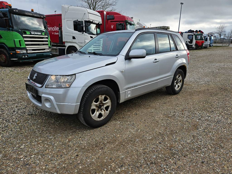 Suzuki Grand Vitara 2,0 GLX aut. Van 5d - Фургон з закритим кузовом: фото 1 Suzuki Grand Vitara 2,0 GLX aut. Van 5d - Фургон з закритим кузовом: фото 1