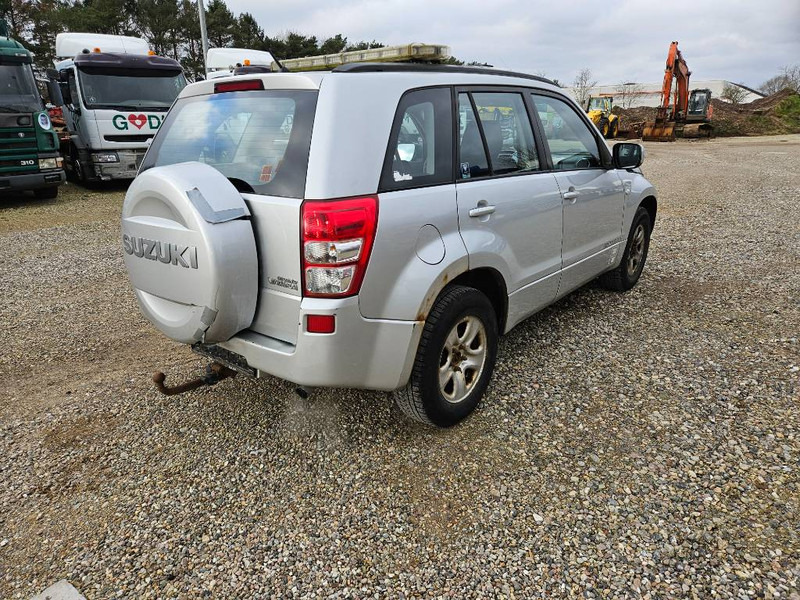 Suzuki Grand Vitara 2,0 GLX aut. Van 5d - Фургон з закритим кузовом: фото 5 Suzuki Grand Vitara 2,0 GLX aut. Van 5d - Фургон з закритим кузовом: фото 5