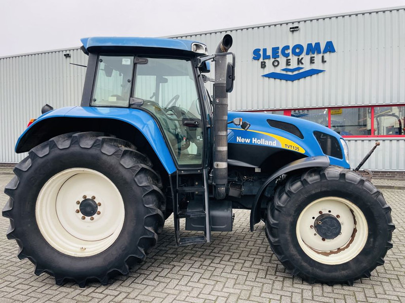 New Holland TVT 135 Transmissie CVT fronthef pto - Трактор: фото 5 New Holland TVT 135 Transmissie CVT fronthef pto - Трактор: фото 5