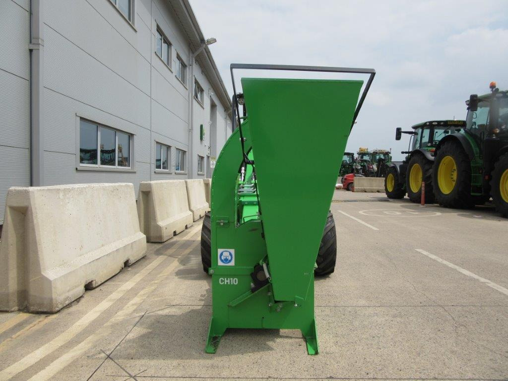 AVANT WOOD CHIPPER CH100 - Компактний фронтальний навантажувач: фото 3 AVANT WOOD CHIPPER CH100 - Компактний фронтальний навантажувач: фото 3