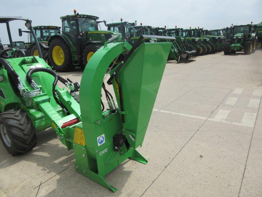 AVANT WOOD CHIPPER CH100 - Компактний фронтальний навантажувач: фото 4 AVANT WOOD CHIPPER CH100 - Компактний фронтальний навантажувач: фото 4