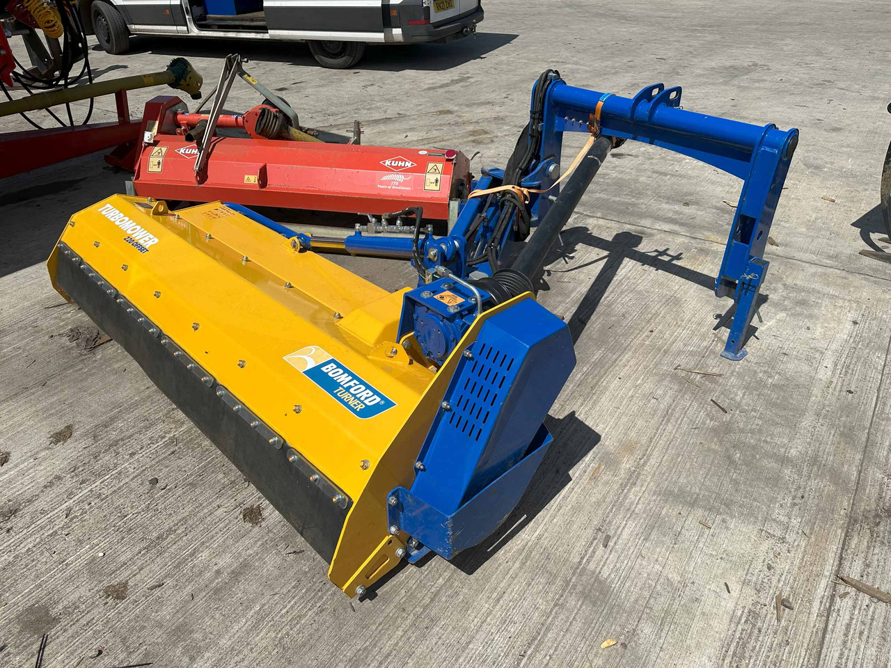 Bomford Turner Turbo mower offset 220 - Косарка-подрібнювач/ Мульчер: фото 1 Bomford Turner Turbo mower offset 220 - Косарка-подрібнювач/ Мульчер: фото 1