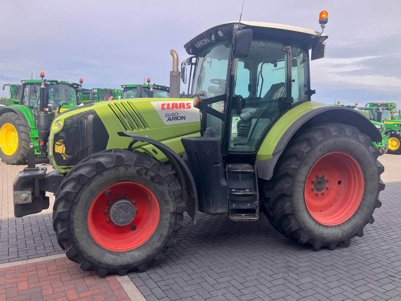 Claas Arion 640 - Трактор: фото 1 Claas Arion 640 - Трактор: фото 1