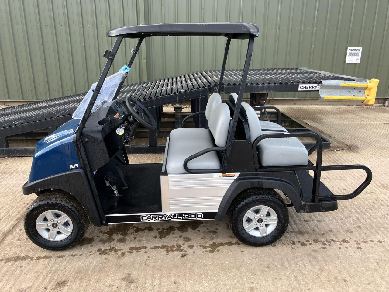 Club Car Carryall 300 w/ 4 Seat Conversion - Квадроцикл: фото 5 Club Car Carryall 300 w/ 4 Seat Conversion - Квадроцикл: фото 5