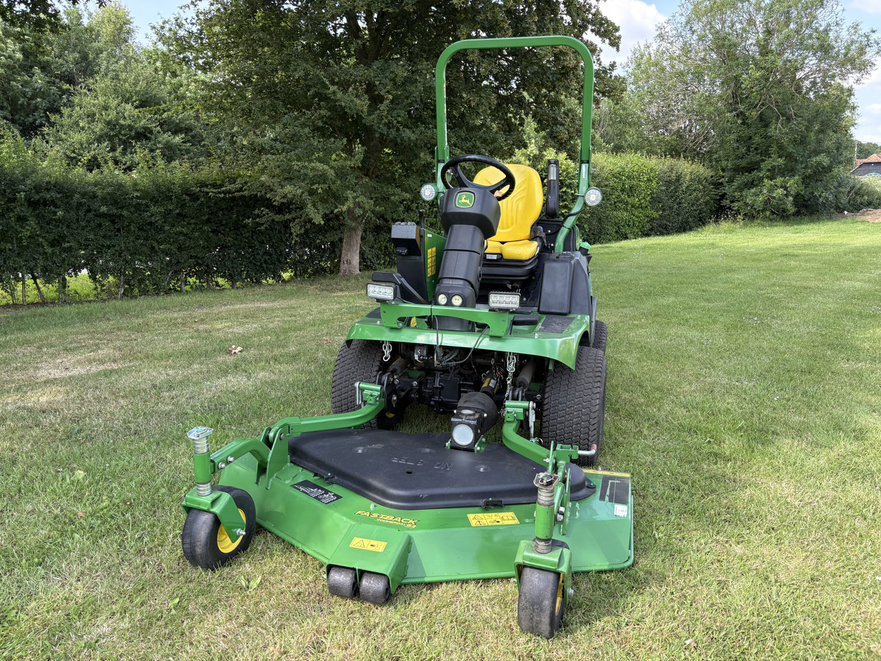 John Deere 1570 C/W 60" rear discharge deck - Газонокосарка: фото 2 John Deere 1570 C/W 60" rear discharge deck - Газонокосарка: фото 2
