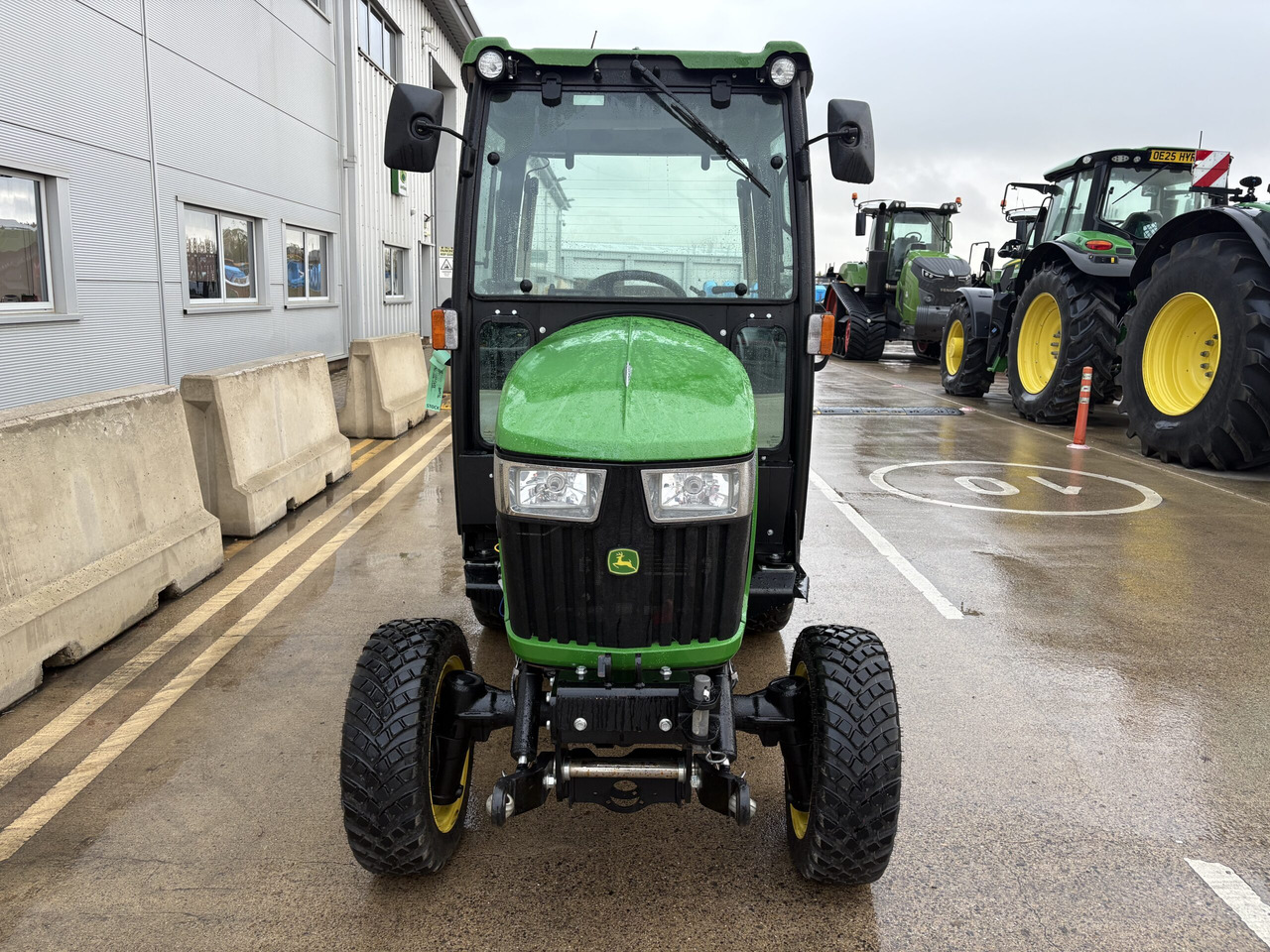John Deere 2038R Compact Tractor - Мінітрактор: фото 2 John Deere 2038R Compact Tractor - Мінітрактор: фото 2