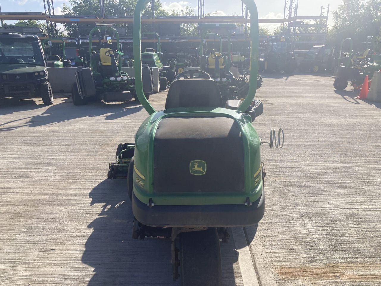 John Deere 2500EH greens triple mower - Газонокосарка: фото 4 John Deere 2500EH greens triple mower - Газонокосарка: фото 4