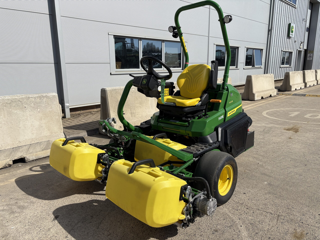 John Deere 2750E Triplex mower - Газонокосарка: фото 1 John Deere 2750E Triplex mower - Газонокосарка: фото 1