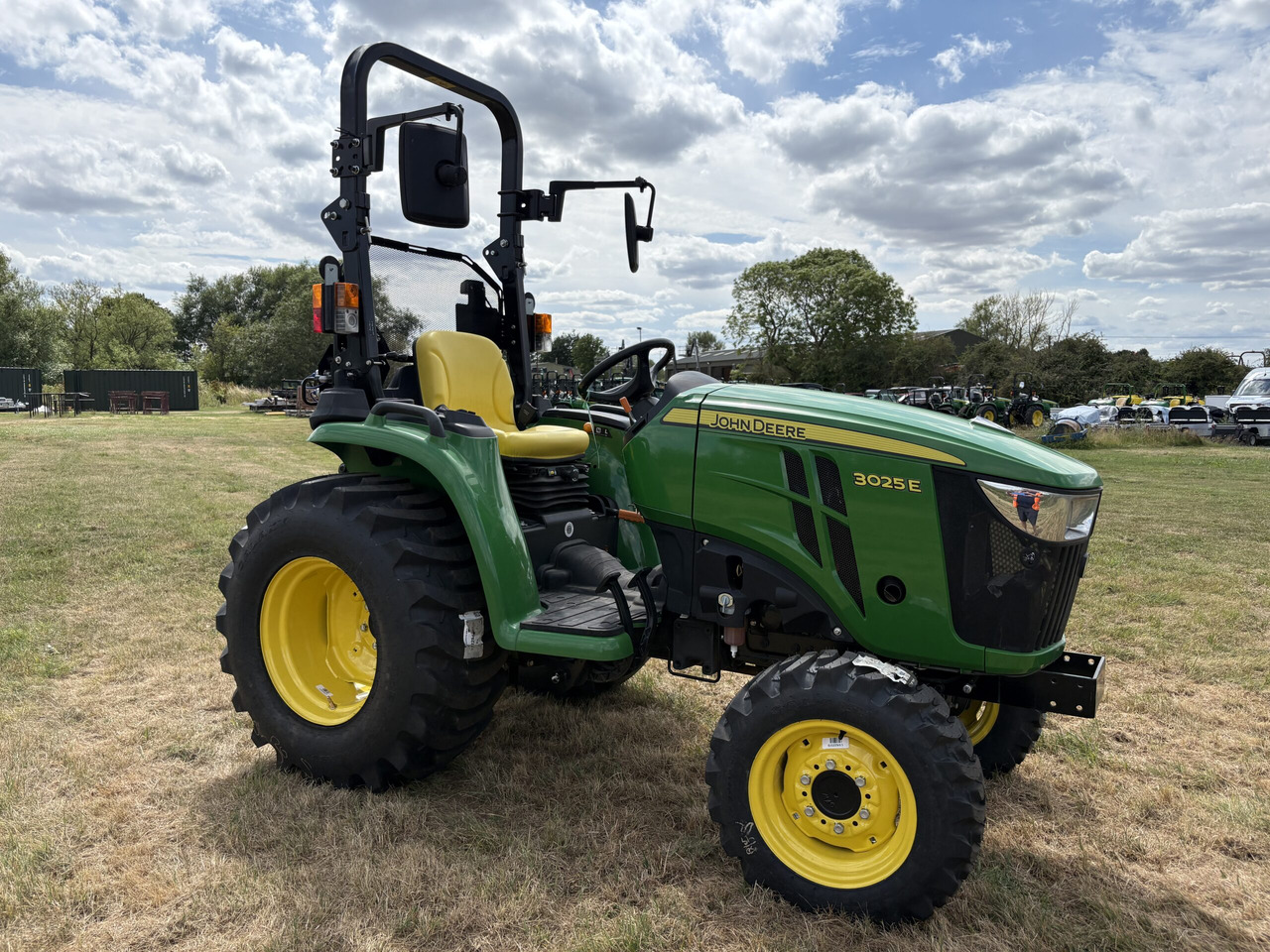 John Deere 3025E Compact Tractor - Мінітрактор: фото 3 John Deere 3025E Compact Tractor - Мінітрактор: фото 3