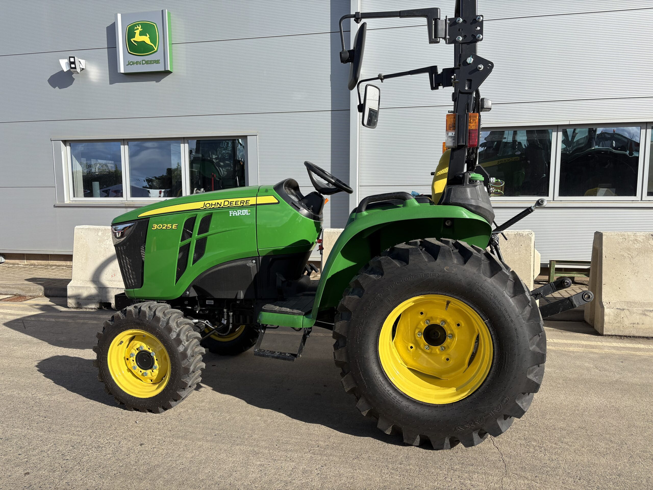 John Deere 3025E Compact tractor - Мінітрактор: фото 1 John Deere 3025E Compact tractor - Мінітрактор: фото 1