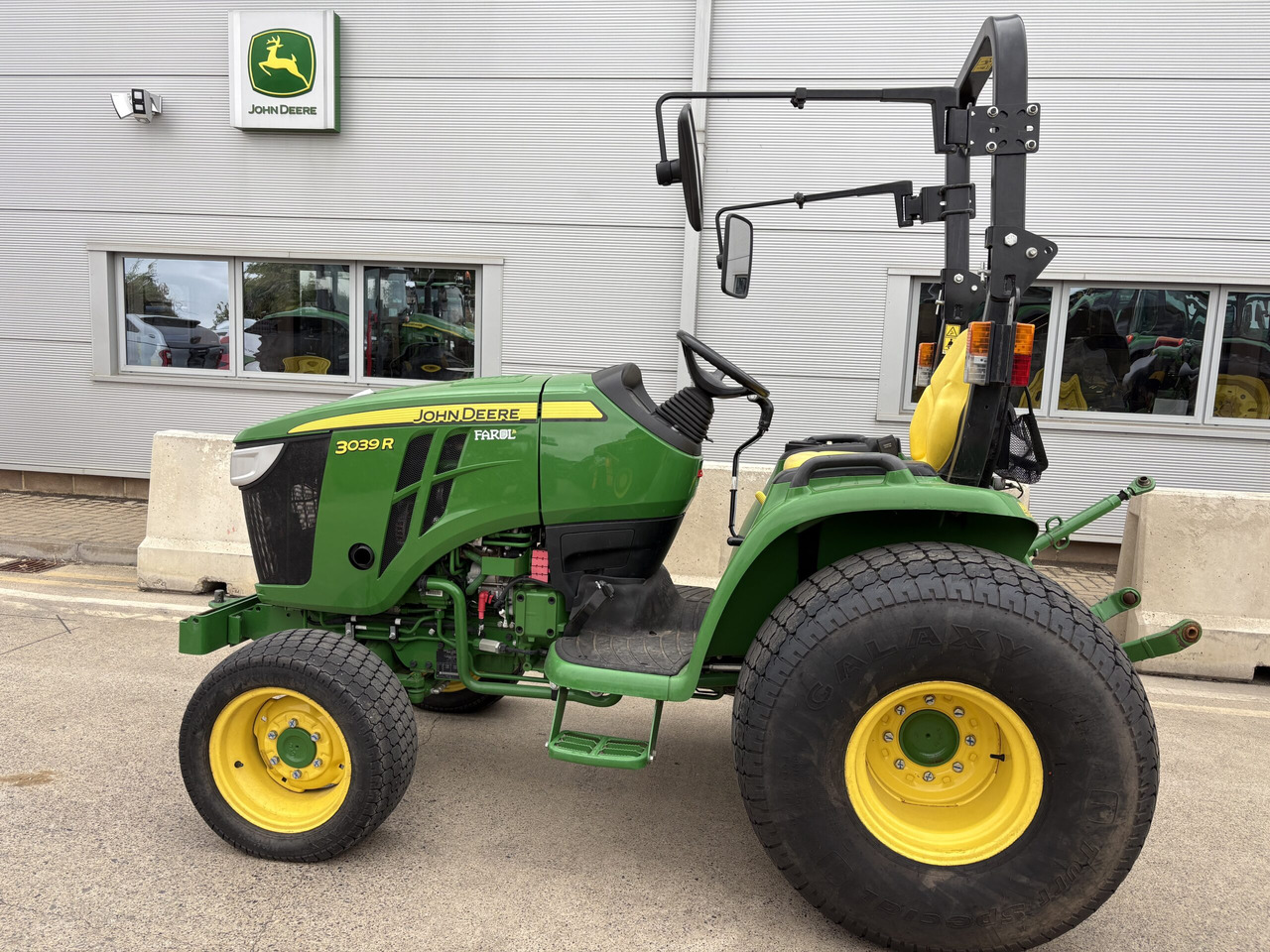 John Deere 3039R Compact Tractor - Мінітрактор: фото 1 John Deere 3039R Compact Tractor - Мінітрактор: фото 1