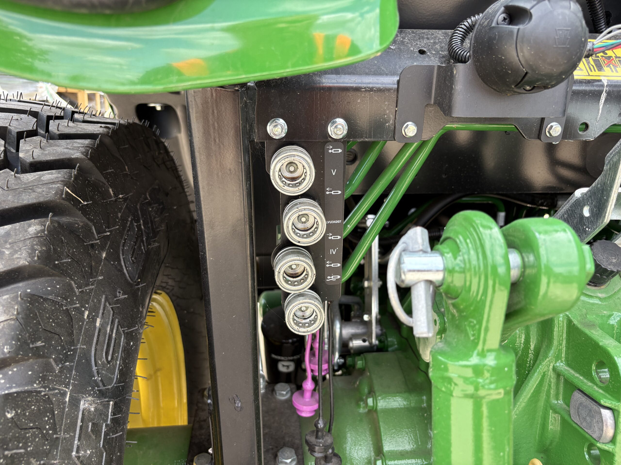 John Deere 4052R Compact Tractor - Мінітрактор: фото 5 John Deere 4052R Compact Tractor - Мінітрактор: фото 5