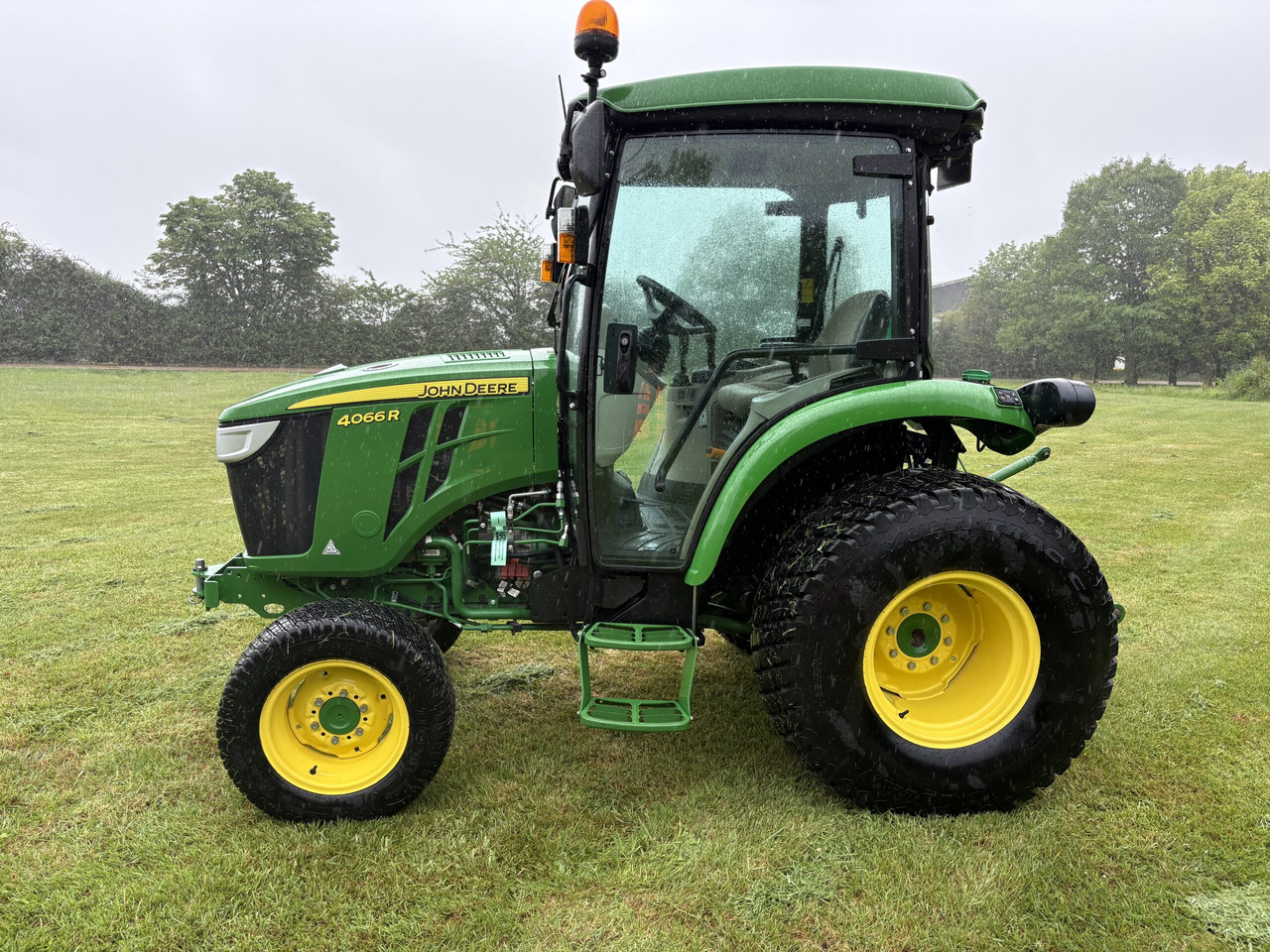 John Deere 4066R Compact Tractor - Мінітрактор: фото 2 John Deere 4066R Compact Tractor - Мінітрактор: фото 2