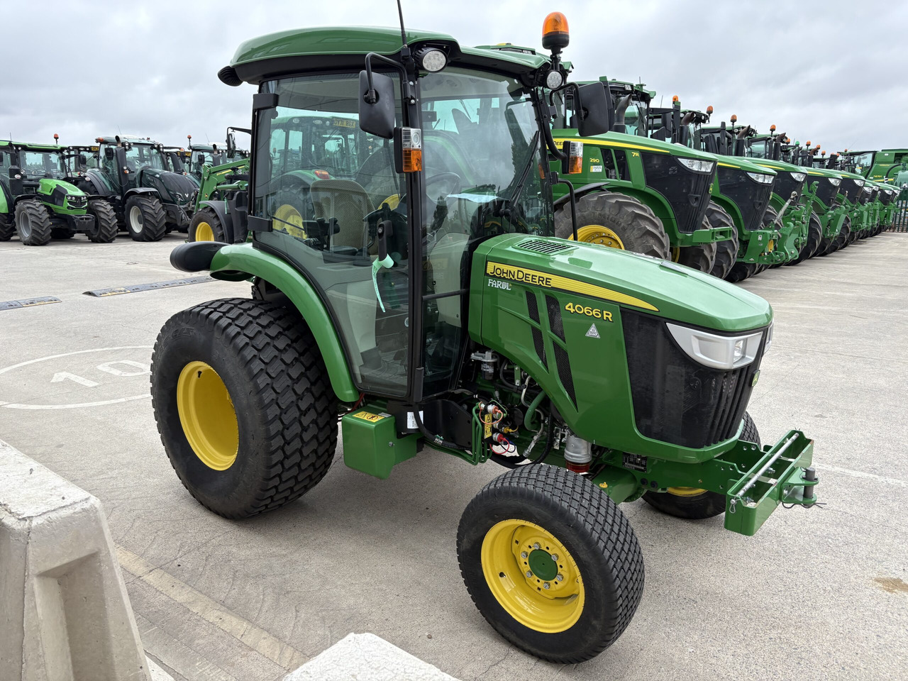 John Deere 4066R Compact Tractor - Мінітрактор: фото 3 John Deere 4066R Compact Tractor - Мінітрактор: фото 3