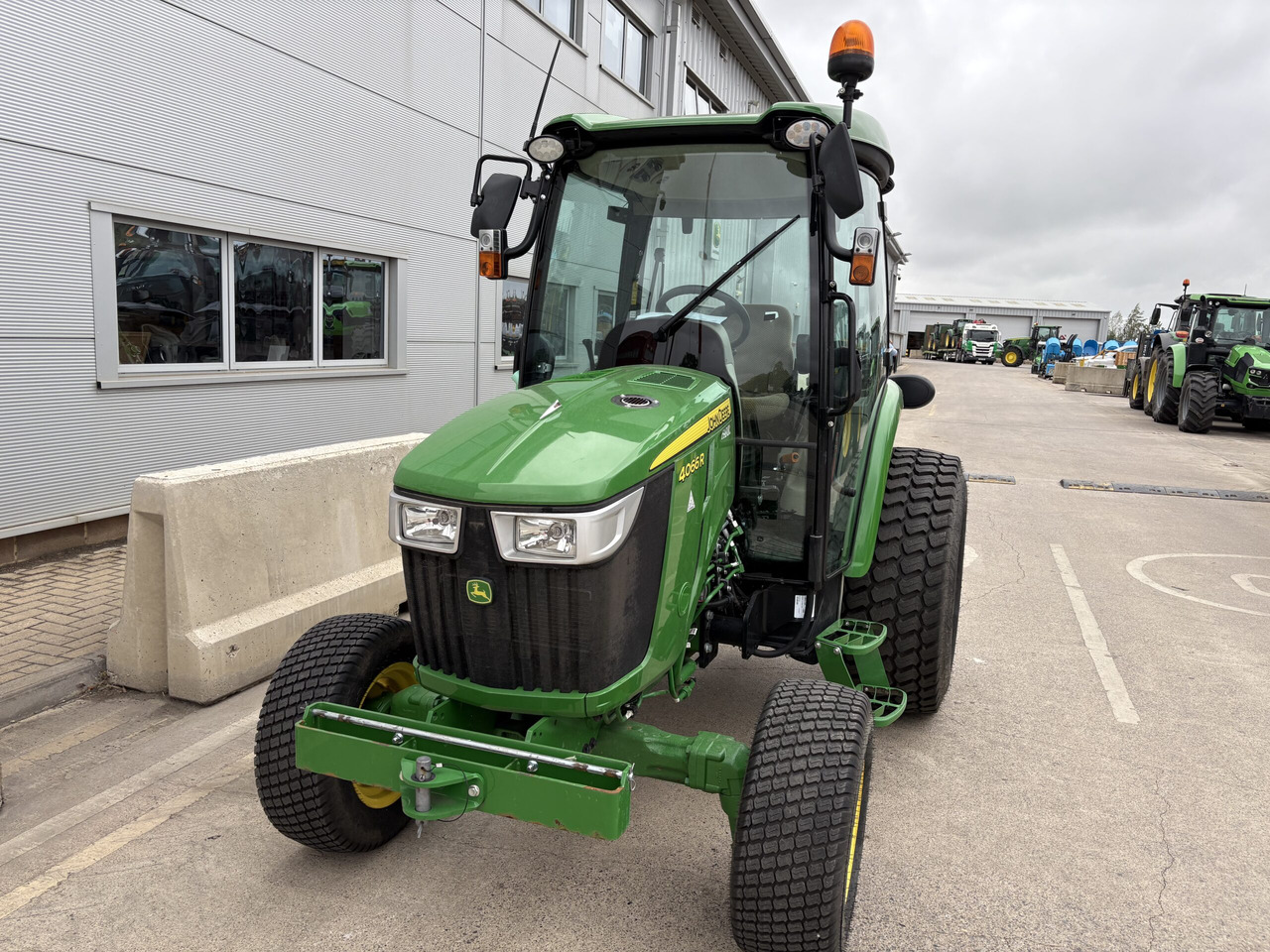 John Deere 4066R Compact Tractor - Мінітрактор: фото 2 John Deere 4066R Compact Tractor - Мінітрактор: фото 2