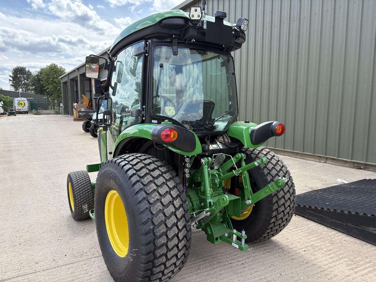 John Deere 4066R Compact Tractor - Мінітрактор: фото 3 John Deere 4066R Compact Tractor - Мінітрактор: фото 3