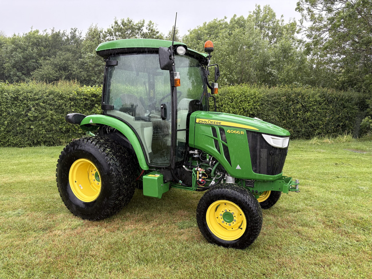John Deere 4066R Compact Tractor - Мінітрактор: фото 1 John Deere 4066R Compact Tractor - Мінітрактор: фото 1