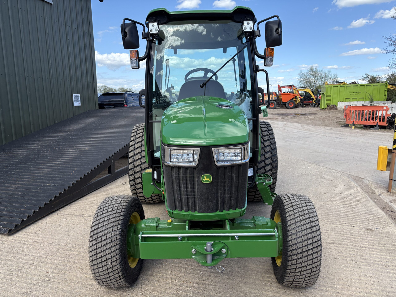 John Deere 4066R Compact Tractor - Мінітрактор: фото 4 John Deere 4066R Compact Tractor - Мінітрактор: фото 4