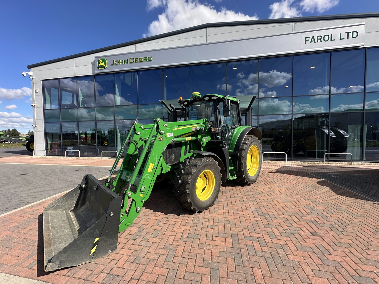 John Deere 6110M + 623M - Трактор: фото 1 John Deere 6110M + 623M - Трактор: фото 1
