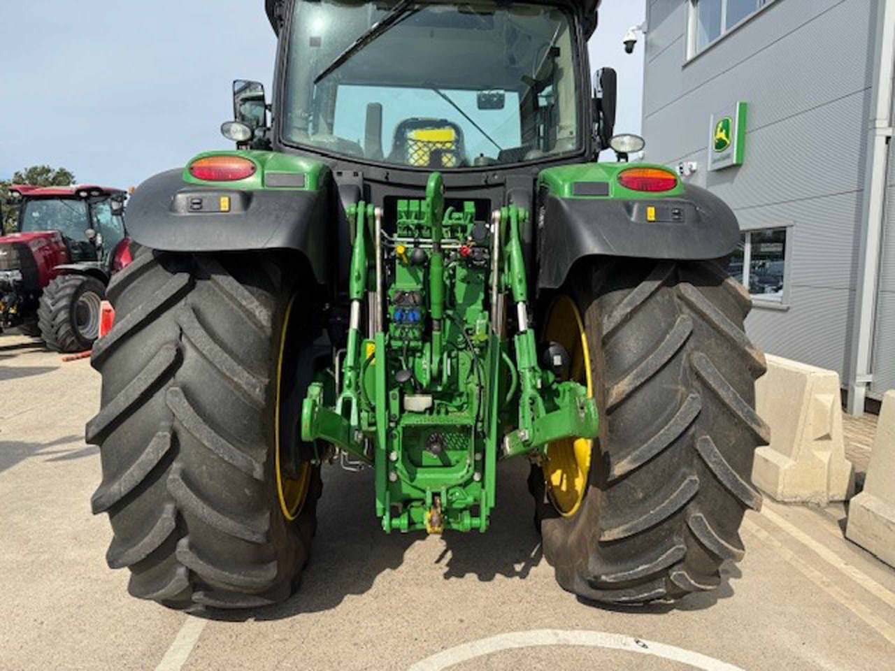 Трактор John Deere 6155R: фото 11