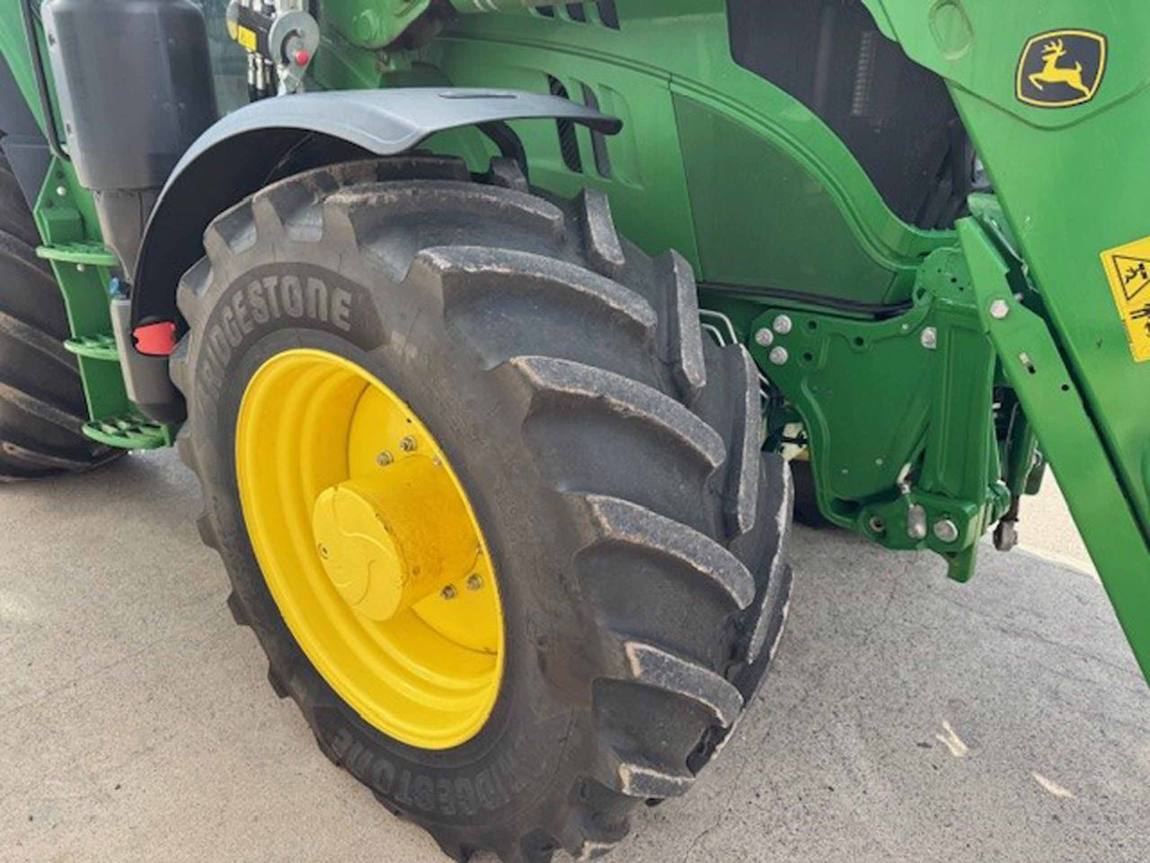 Трактор John Deere 6155R: фото 6